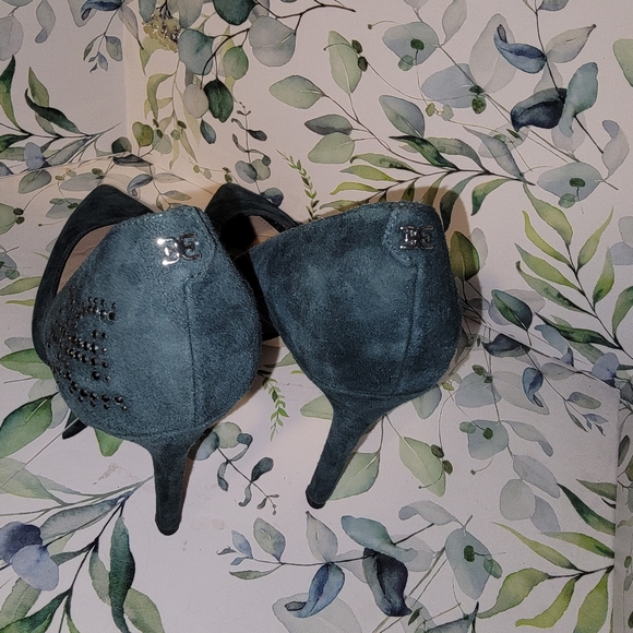 Sam Edelman Suede Green Heels - Picture 3 of 10